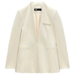 Kate Middleton's Zara Ecru Colored Inverted Lapel Blazer. Size Medium